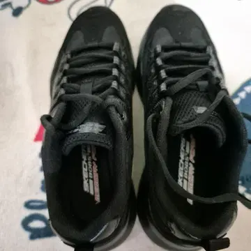 Skechers 블랙 스니커즈