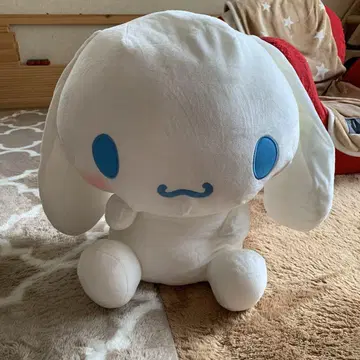 큼직한 토끼 봉제 인형 화이트
