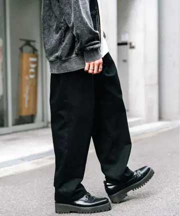 Rocky Monroe 루즈 실루엣 와이드 데님 팬츠 블랙 XL