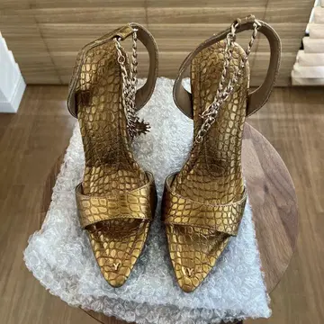 골드 크로커다일 패턴 하이힐 샌들