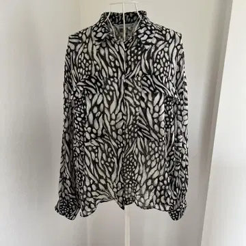 ZARA 비침 있는 화이트 블랙 패턴 긴팔 셔츠
