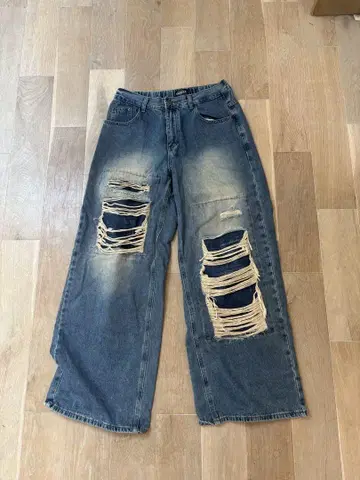 데미지 가공 부츠컷 데님
