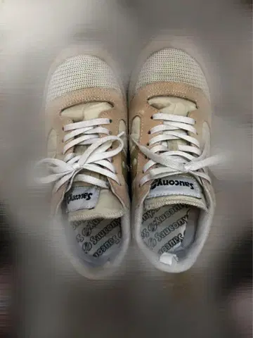 Saucony 베이지 스니커즈