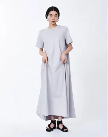 스터닝 루어 골판지 T 드레스