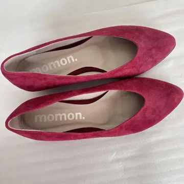 momon. 빨간색 스웨이드 스틸레토 플랫 펌프스