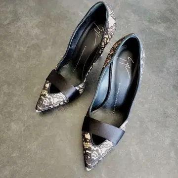 새상품급 정가 10만 GIUSEPPE ZANOTTI 하이힐