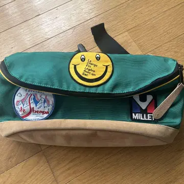 MILLET 스마일리 페이스 바디백