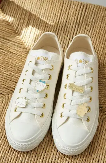 미사용 새상품입니다! CONVERSE 치이카와(먼작귀) 콜라보 스니커즈