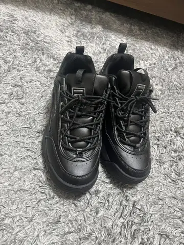 FILA 블랙 스니커즈 [거의 새 상품]