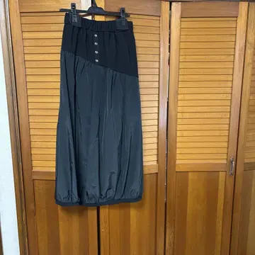 스콧 클럽 벌룬 실루엣 블랙 롱 스커트