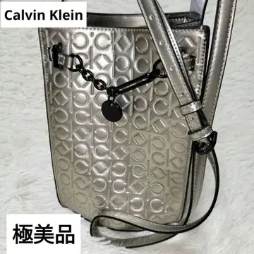 극미품 Calvin Klein 메탈릭 버킷 백
