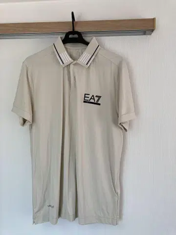 EA7 베이지 피케 셔츠 M 사이즈