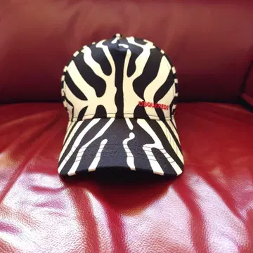 DSQUARED2 디스퀘어드2 컨디션 최상 캡 모자 제브라