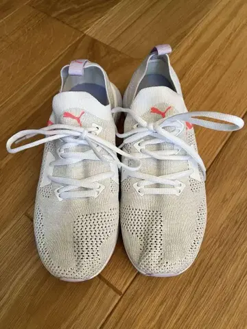 PUMA 화이트 스니커즈 24.5cm