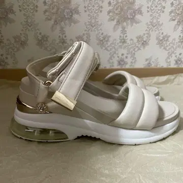 컨디션 최상 +diana 스포츠 샌들 에어쿠션 베이지 고급 23cm