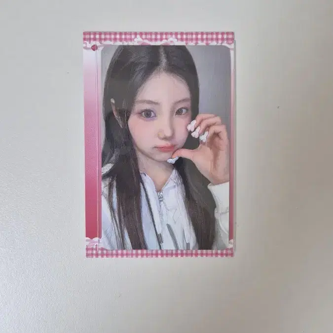 ILLIT | 아일릿 ILLIT Bomb Studio Choom Iroha on Bunjang