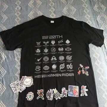 HEISEI KAMEN RIDER 20TH 티셔츠와 굿즈