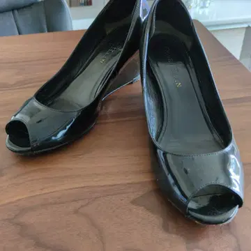 콜한 오픈토 펌프스 블랙 22.5cm