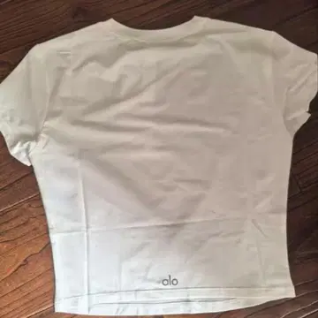 Alo Yoga 애로우요가 soft crop finesse 반팔 S
