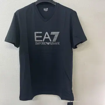 EMPORIOARMANI 아르마니 남성용 티셔츠 새상품 블랙 V넥 M