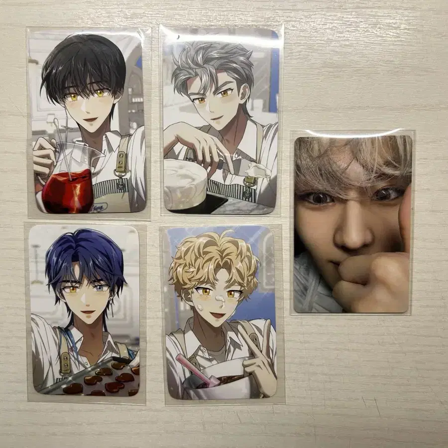 ダクムン　DARK MOON ヘリ　ヒスン　特典カード enhypen ダークムーン トレカ ロッテワールド ヘリ ヒスン