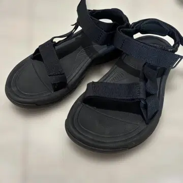 TEVA 블랙 스포츠 샌들