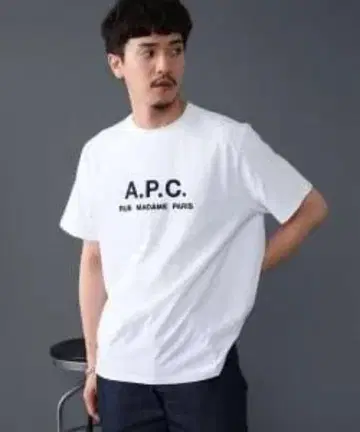 A.P.C. 로고 프린트 화이트 티셔츠