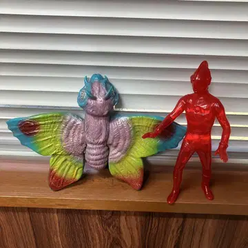 모스라, 울트라맨 파워드 앤티크 물품, 오래된 상처