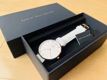 [미사용 새상품] Daniel Wellington DW 화이트 손목시계