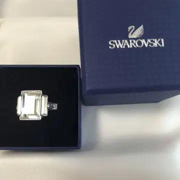 Swarovski 에메랄드 컷 크리스탈 반지