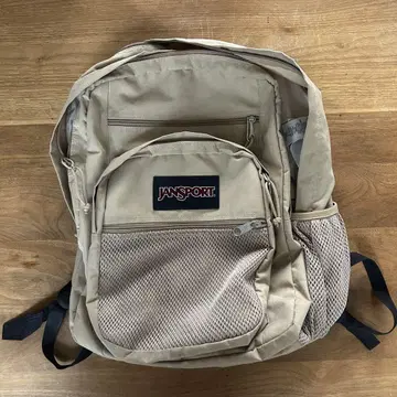 JANSPORT 베이지 백팩 빨리 구매하는 사람이 임자입니다.