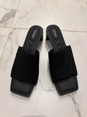 VIVAIA 블랙 샌들 36