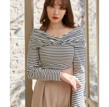 Herlipto 하립투 2Way Shoulder Ruched Top