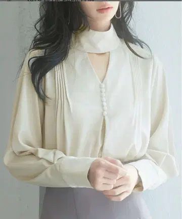 크림색 하이넥 셔츠 오피스 캐주얼 긴팔 블라우스