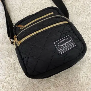 블랙 퀼팅 숄더백