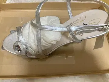 실버 스트랩 힐 샌들