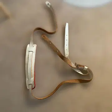 fernandes 가죽 스트랩 화이트 & 브라운