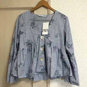[새상품] ZARA 꽃무늬 페플럼 프릴 블라우스 블루