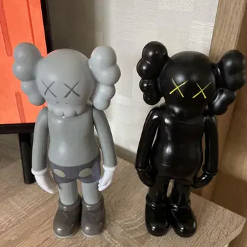 KAWS COMPANION 피규어 2체 세트 상자 없음