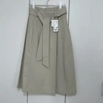 새상품 UNIQLO:C 벨티드 플레어 스커트 M 베이지