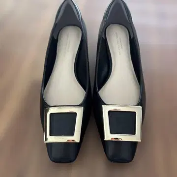 블랙 펌프스 스퀘어 버클