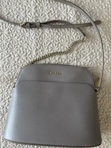 새상품급 FURLA 숄더백 파우치 가죽 그레이 사선 체인