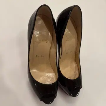 Christian Louboutin 블랙 오픈토 하이힐