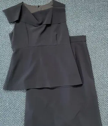 새상품급 UNITED ARROWS 셋업 슬리브리스 & 스커트 블랙