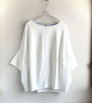 LUPILIEN 티셔츠