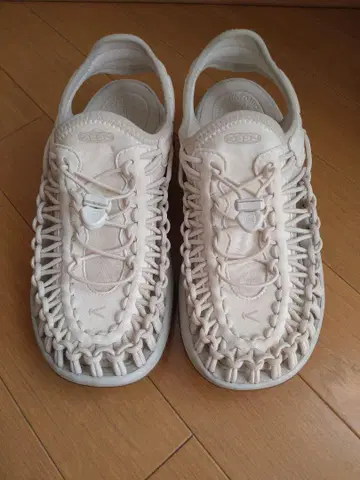 KEEN 화이트 스포츠 샌들