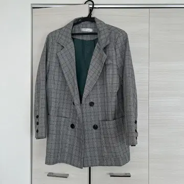 그레이 체크 무늬 테일러드 재킷
