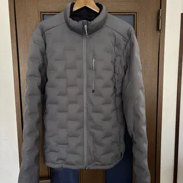 하자품 MOUNTAIN HARDWEAR 다운 자켓 실버