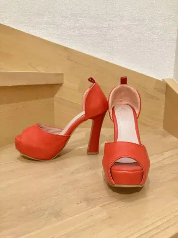 빨간색 오픈토 하이힐