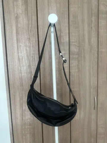 ZARA 바디백